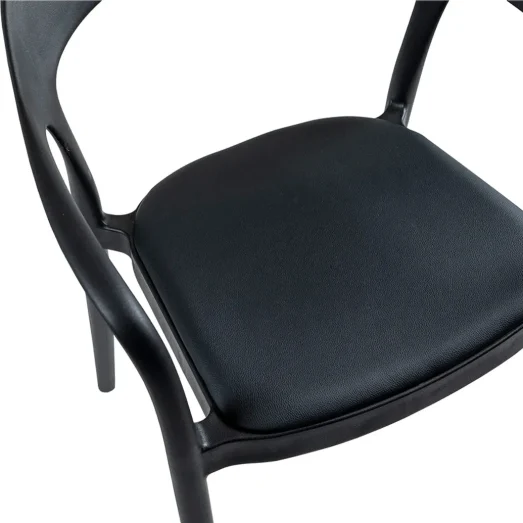 LaiArmchair-black-seatcloseup_Chairforce