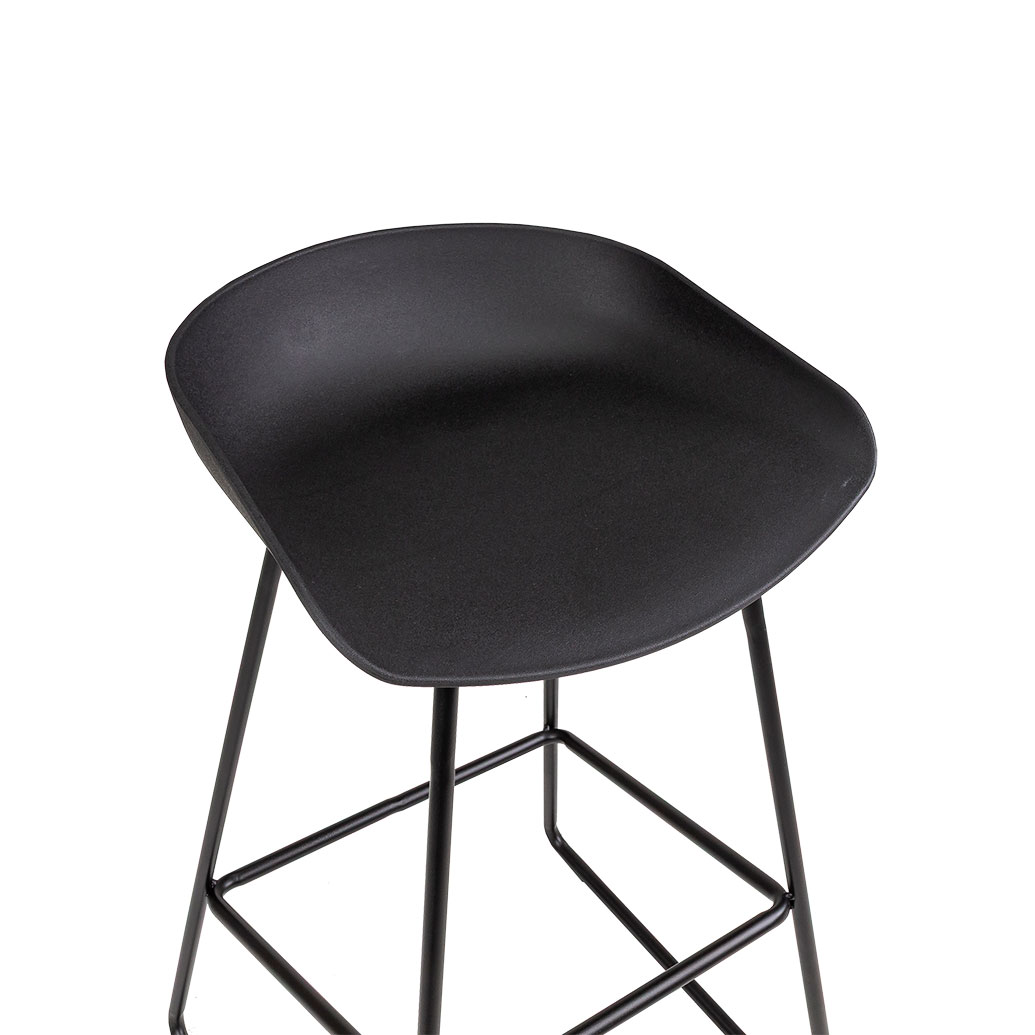 Cyril-black-seatcloseup-Chairforce