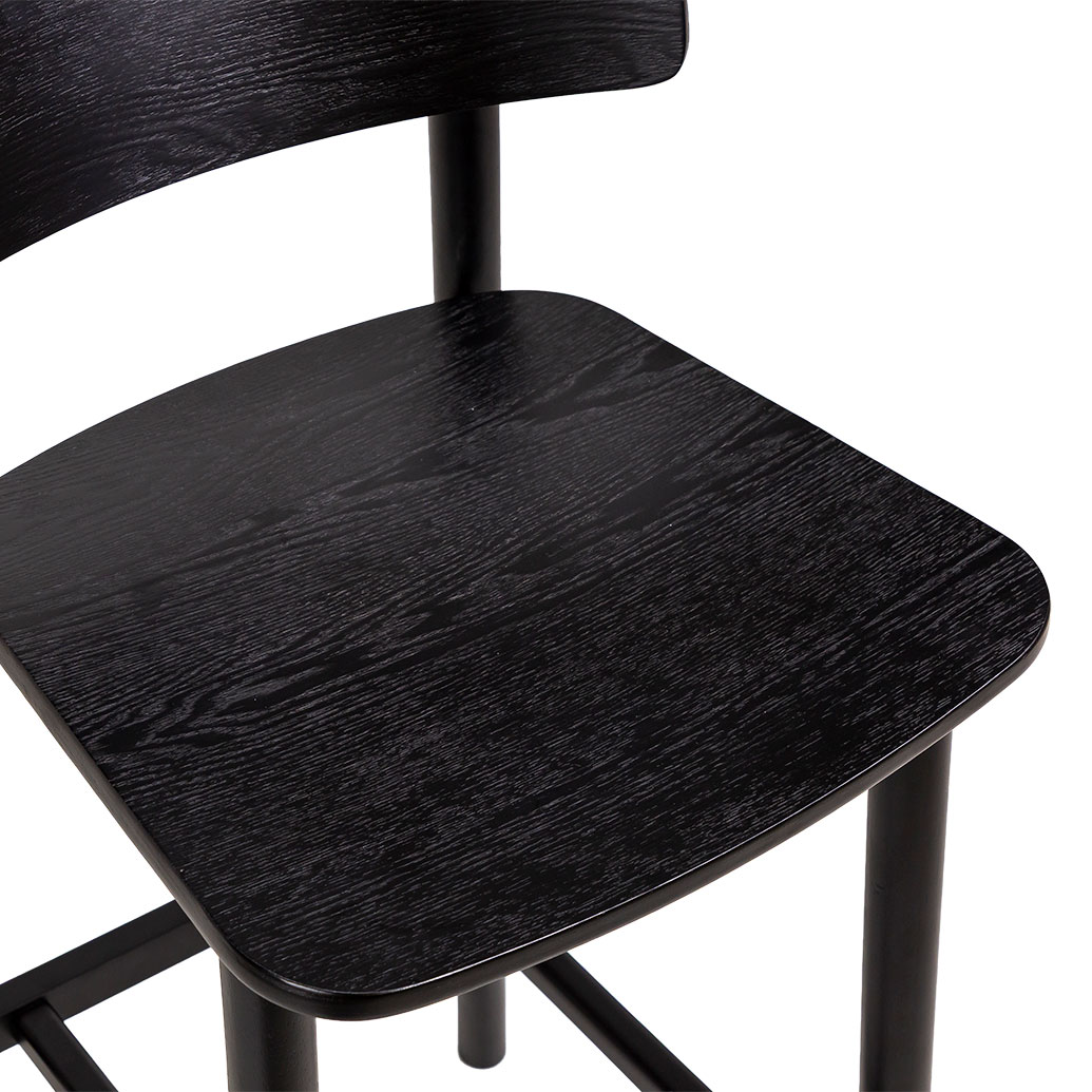 Oscarstools-black-closeup-chairforce